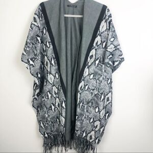 DO EVERYTHING IN LOVE | Snake Print Gray & Black Cape Style Poncho Women’s OSFM